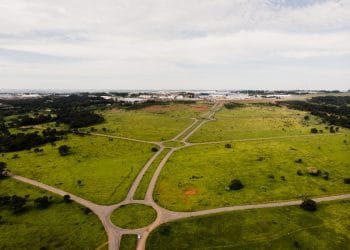 Ronaldo Caiado e Roberto Naves assinam decreto de expansão do DAIA