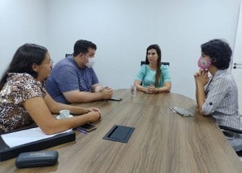 Vereadora Thaís Souza se reúne com ativistas contra o abandono de animais de Gameleira de Goiás