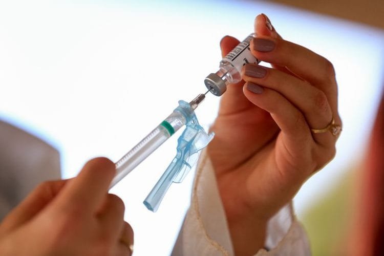 Cerca de 59 milhões de brasileiros ainda não tomaram a dose de reforço contra a Covid-19, aponta Ministério da Saúde