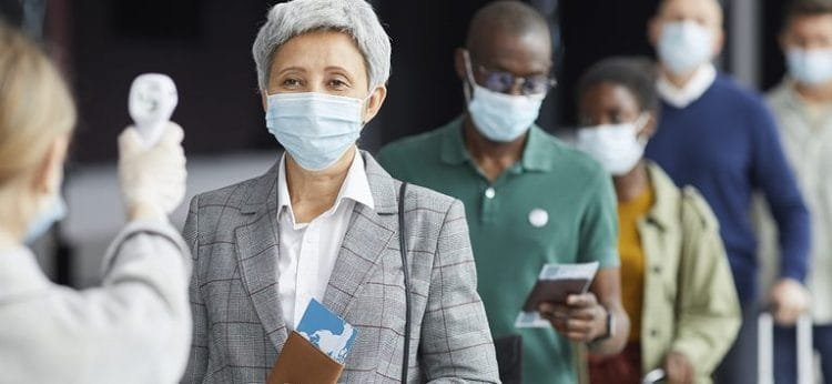 Brasileiros e estrangeiros com esquema vacinal completo estão dispensados de apresentar teste negativo de Covid-19 para entrar no País