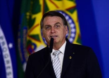 Bolsonaro diz que pandemia deve se tornar endemia nos próximos dias