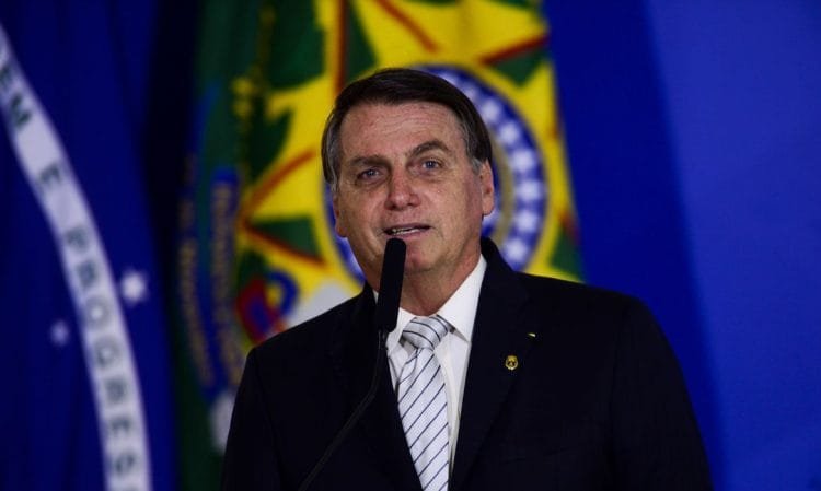 Bolsonaro diz que pandemia deve se tornar endemia nos próximos dias