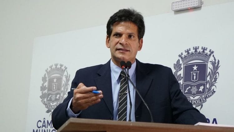 Vereador alerta população contra preços abusivos em postos de combustíveis