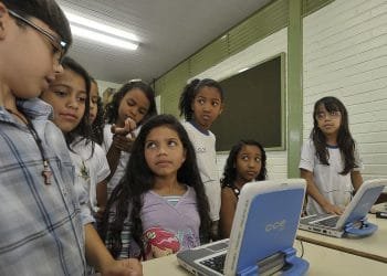 Mais 12 mil escolas públicas vão ter acesso à internet nos próximos quatro meses