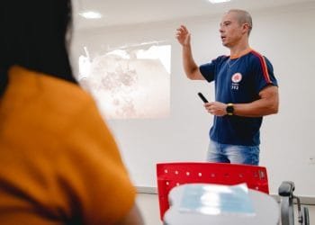 Servidores da área de saúde e educação fazem treinamento de primeiros socorros