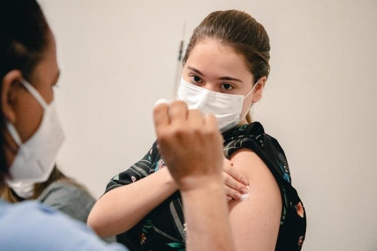 Sábado é Dia D de vacinação contra influenza, sarampo e covid
