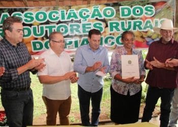 Ao lado de Márcio Cândido, senador Vanderlan Cardoso destina emendas para a agricultura em Anápolis