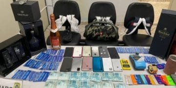 Dupla suspeita de aplicar golpe em vítima de MG é presa em Anápolis