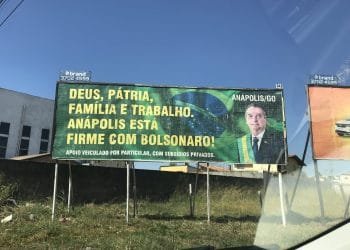 TSE rejeita pedido do PT para remover outdoors pró-Bolsonaro