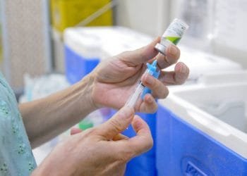 GRIPE: Cerca de 50% dos idosos e profissionais de saúde ainda não se vacinaram contra a influenza