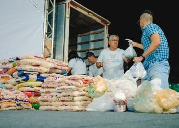 Voluntários de Coração começam distribuição das 36 toneladas de alimentos arrecadados na Expoana 2022