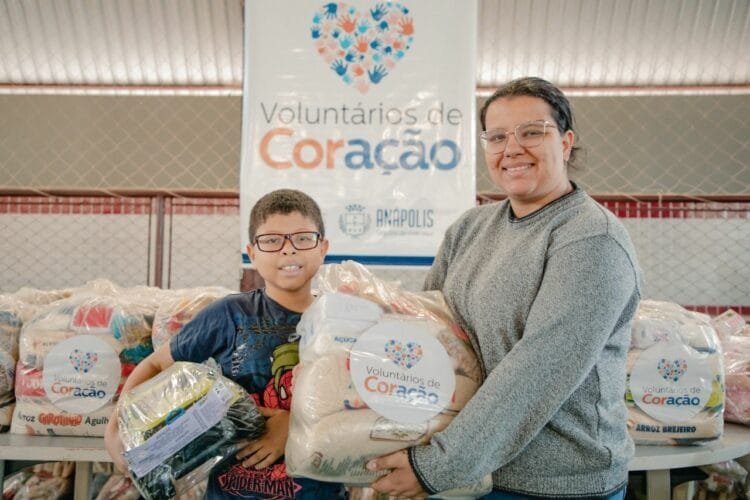 Voluntários de Coração leva solidariedade em doações e serviços a mais de 300 famílias