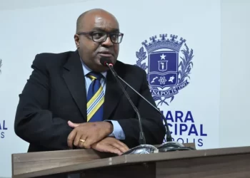 Vereador faz críticas ao governador Ronaldo Caiado pela não conclusão de obras do anel viário