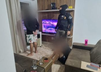 Polícia Civil prende gerentes de grupo criminoso que usa drones para levar drogas a presídios