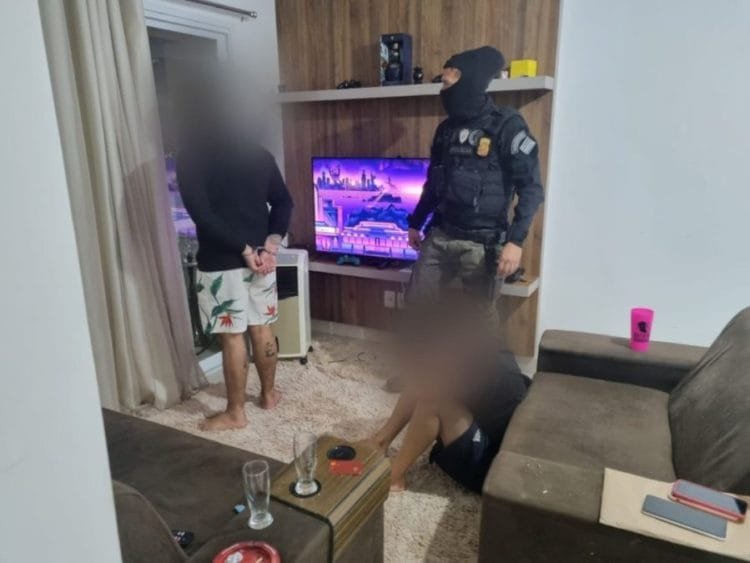 Polícia Civil prende gerentes de grupo criminoso que usa drones para levar drogas a presídios