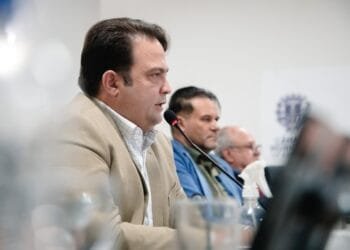 Prefeito Roberto Naves garante convocação e continuidade de concursos públicos para professores em Anápolis