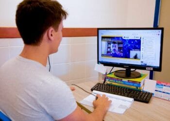 Professores da rede recebem formação em áreas aplicadas à atual realidade escolar