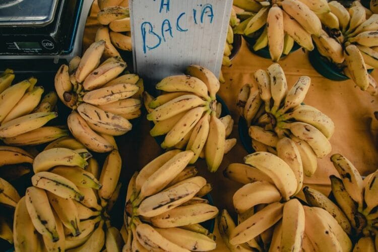 Banana se mantém no topo dos itens da cesta básica com maior variação