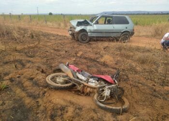 Colisão entre veículos com condutores inábilitados mata uma pessoa e deixa outra ferida na BR-070