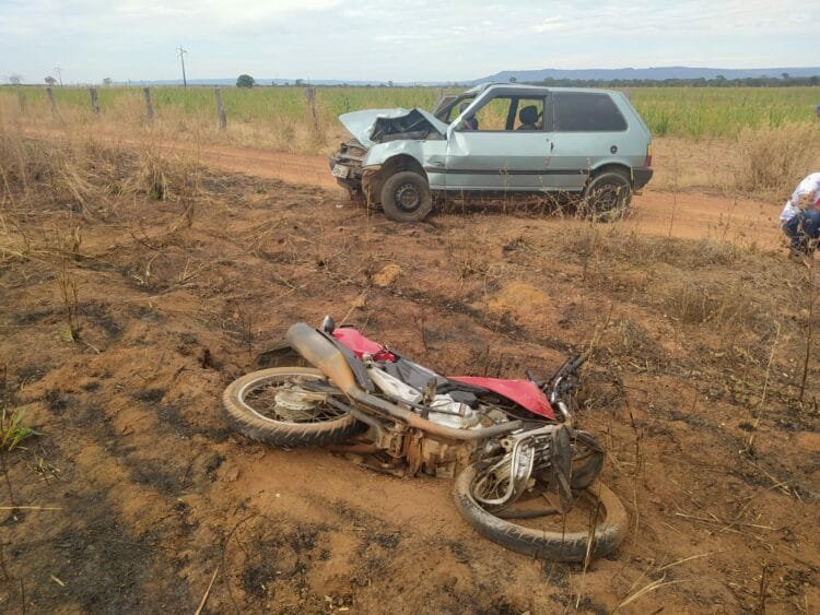Colisão entre veículos com condutores inábilitados mata uma pessoa e deixa outra ferida na BR-070