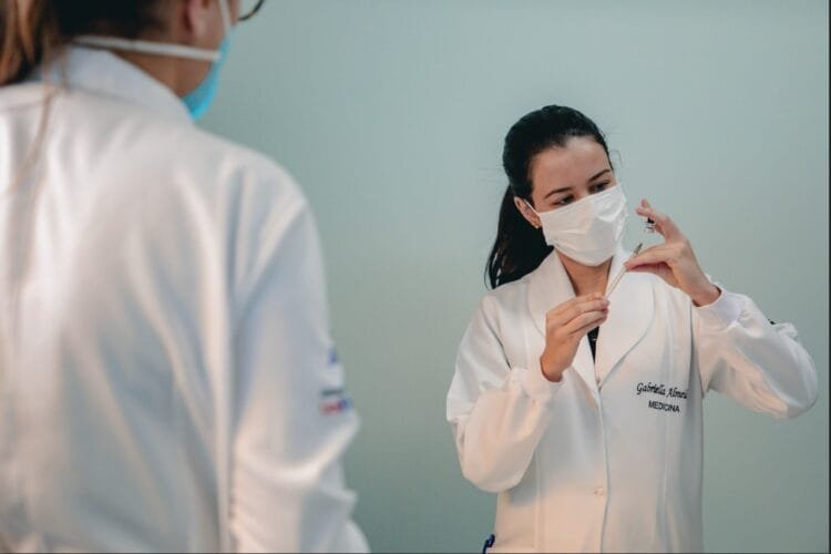 Prefeitura contrata médicos, psicólogos, técnicos de enfermagem e auxiliares de saúde bucal