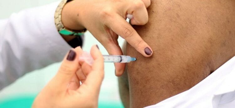 Covid-19: Ministério da Saúde libera segunda dose de reforço da vacina para pessoas com 50 anos ou mais