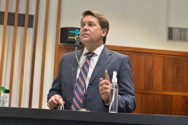 Deputado diz que emendas impositivas são destinadas mediante a proximidade com prefeito