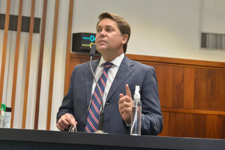 Deputado diz que emendas impositivas são destinadas mediante a proximidade com prefeito