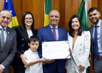Gabriela Rodart concede título de Cidadão Goianiense ao Major Vitor Hugo