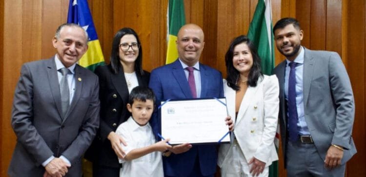 Gabriela Rodart concede título de Cidadão Goianiense ao Major Vitor Hugo