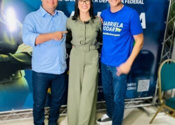 Em Goiânia, Vitor Hugo recebe título de cidadão e apoio da vereadora Gabriela Rodart