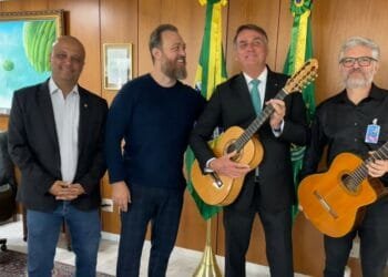 Vitor Hugo proporciona encontro de violeiros goianos com presidente Bolsonaro
