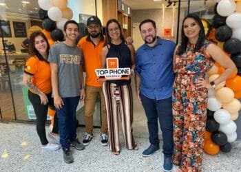 Empresário anapolino se destaca na venda de celulares importados