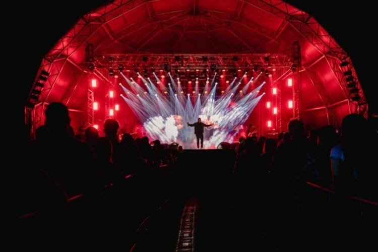 Noite de louvor e show gospel faz a festa de abertura no primeiro dia do Arraiana 2022