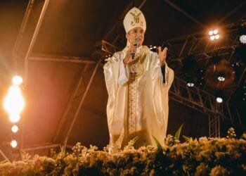 Clima de devoção contagia público na terceira noite do Arraiana 2022