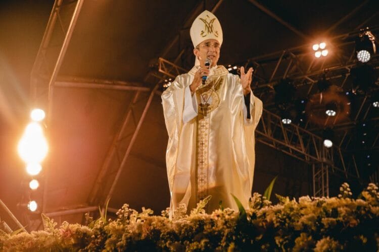 Clima de devoção contagia público na terceira noite do Arraiana 2022