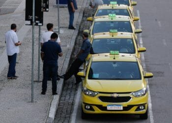 AUXÍLIO TAXISTA: Prefeituras têm até 31/7 para enviar informações de cadastrados