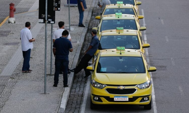 AUXÍLIO TAXISTA: Prefeituras têm até 31/7 para enviar informações de cadastrados