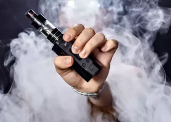 Anvisa recomenda que proibição da venda, importação e propaganda de cigarros eletrônicos seja mantida no país