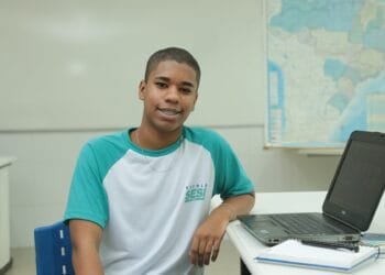 Estudante de 17 anos ganha bolsa em uma das principais escolas técnicas da Europa