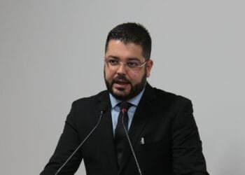Leandro Ribeiro adverte ausência de vereadores durante sessões ordinárias