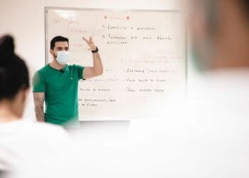 Gestão municipal propõe avanços na carreira dos professores municipais