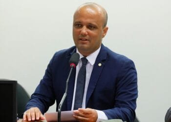 Proposta de Vitor Hugo regulamenta ação estatal contraterrorista no Brasil