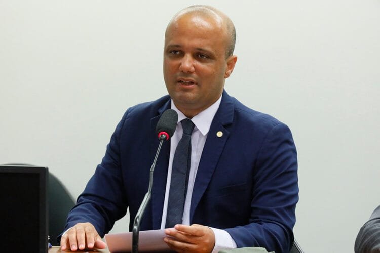 Proposta de Vitor Hugo regulamenta ação estatal contraterrorista no Brasil