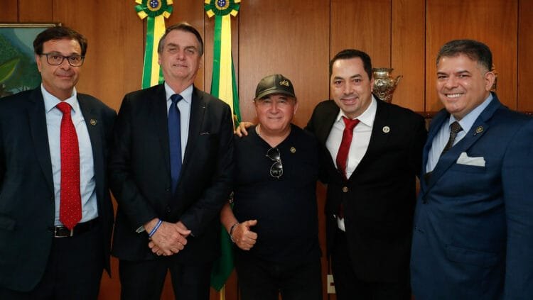 Amado Batista pede voto para Uugton Batista candidato a deputado federal