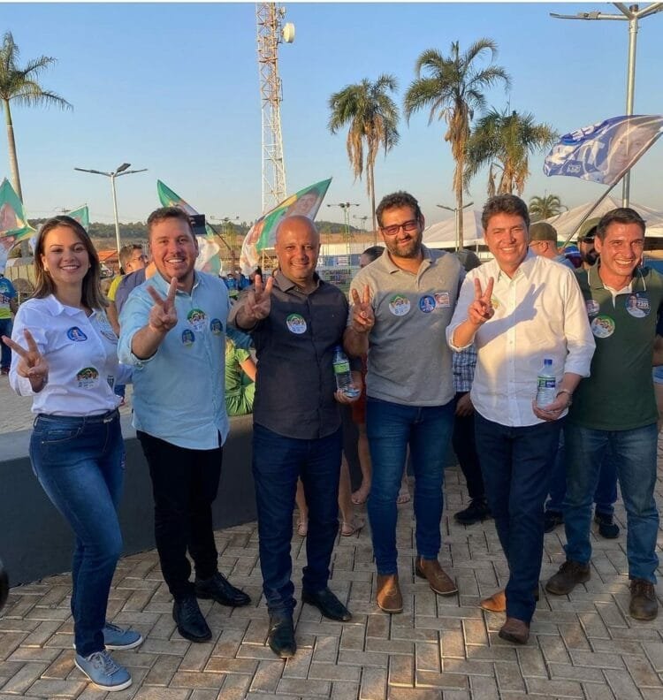 Major Vitor Hugo e Wilder Morais Mostram força com adesivaço e carreata em Ouro Verde de Goiás