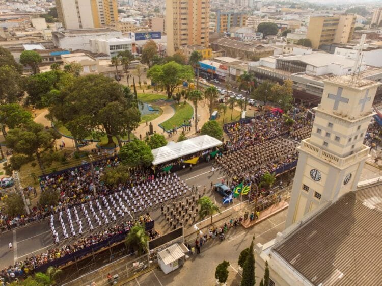 Desfile de 7 de Setembro reúne mais de 10 mil anapolinos