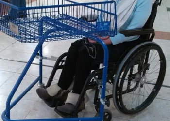 Projeto de lei obriga supermercados a adaptarem carrinho para pessoas com mobilidade reduzida