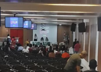 Aluno denuncia comício em faculdade com Fora Bolsonaro