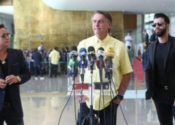 Bolsonaro lidera disputa presidencial no segundo turno, aponta pesquisa